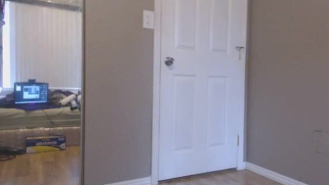 Watch this blonde slut scat on the floor while getting her pussy and ass stuffed