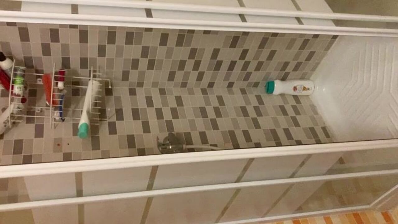 Watch this filthy slut shitting in the shower like a pro